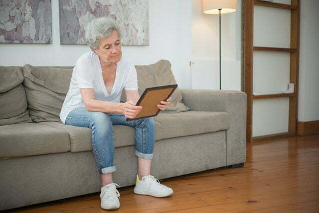 tratar-con-alzheimer-y-la-soledad