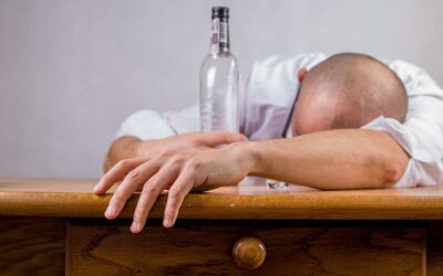 Alzheimer acelera con el alcoholismo
