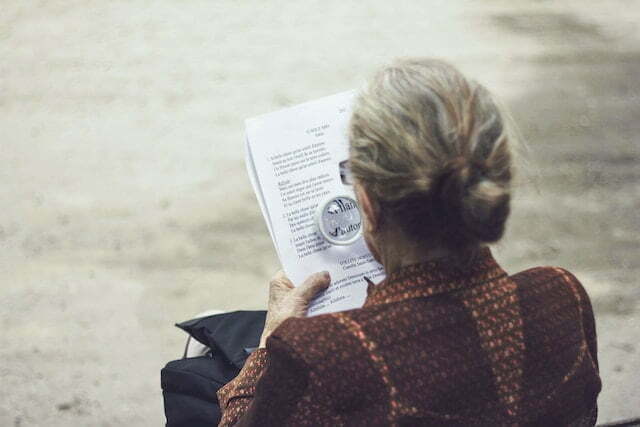 atencion-a-un-anciano-con-alzheimer