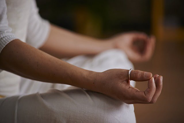 beneficios-del-yoga-en-personas-mayores