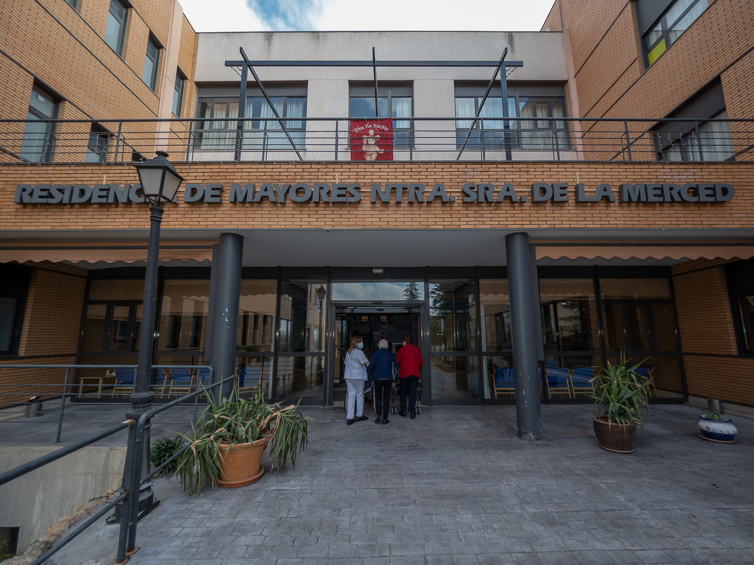 vista-fachada-residenciademayore-Nuestra-sr.a-Merced